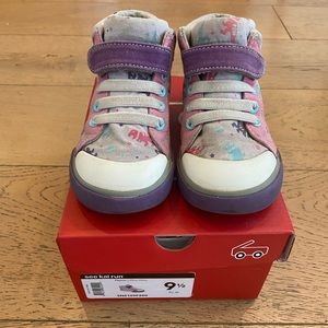 See Kai Run Peyton Sneakers - Size 9.5